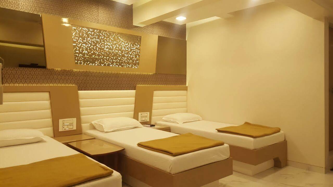 מומביי Oyo 28893 Hotel Gulf מראה חיצוני תמונה