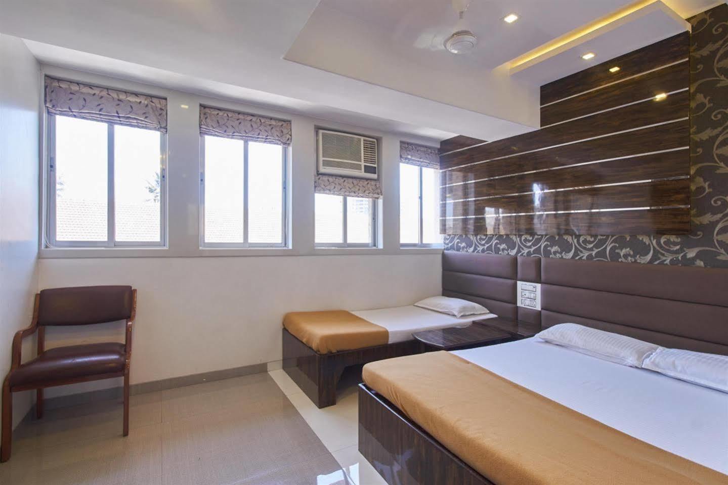 מומביי Oyo 28893 Hotel Gulf מראה חיצוני תמונה