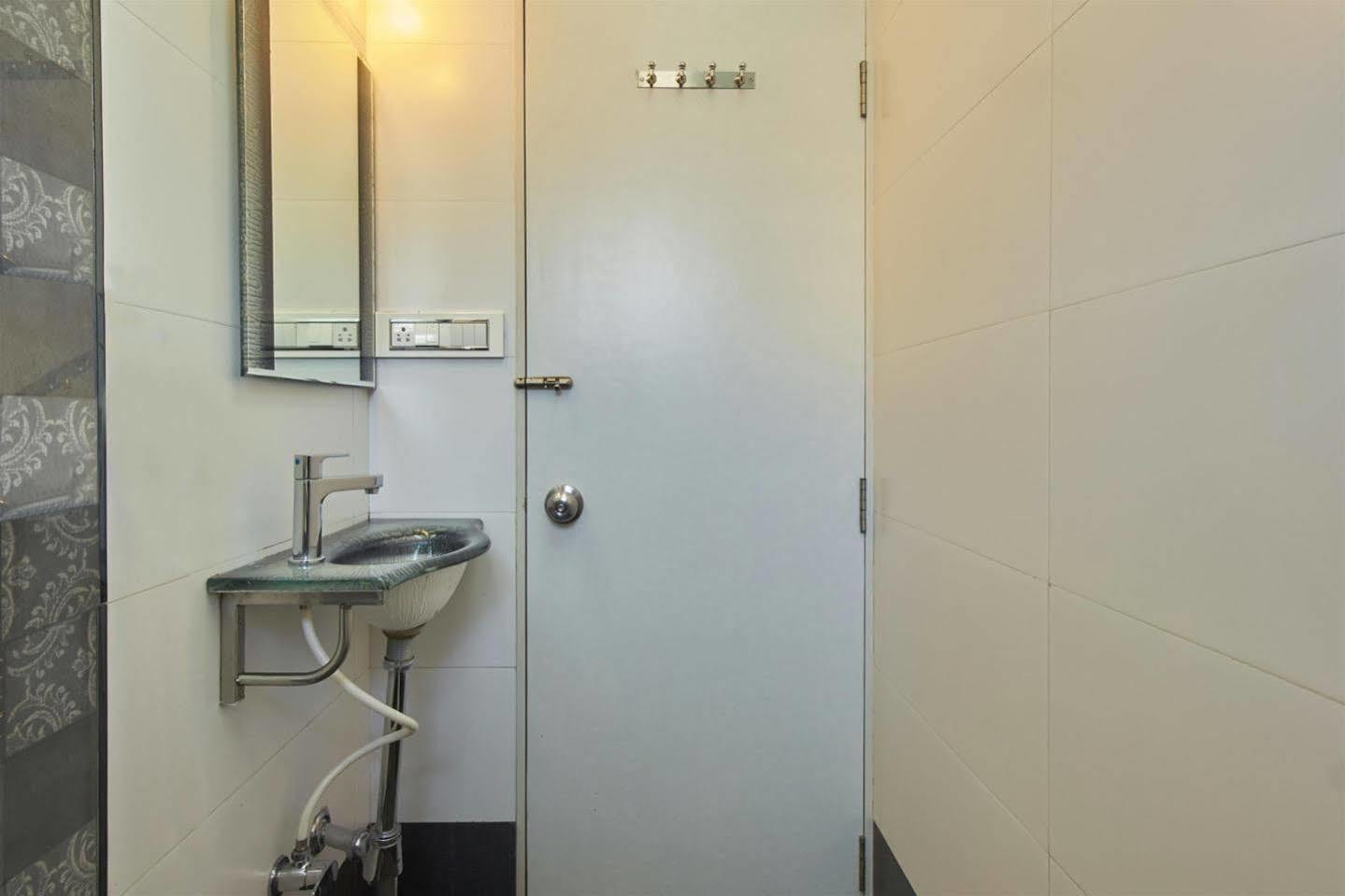 מומביי Oyo 28893 Hotel Gulf מראה חיצוני תמונה