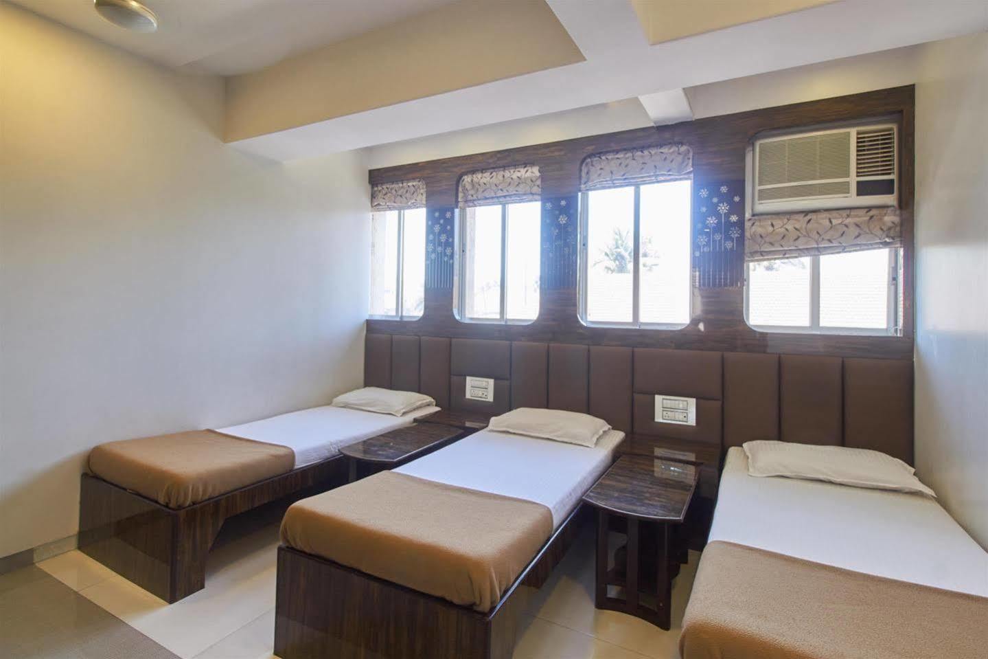 מומביי Oyo 28893 Hotel Gulf מראה חיצוני תמונה