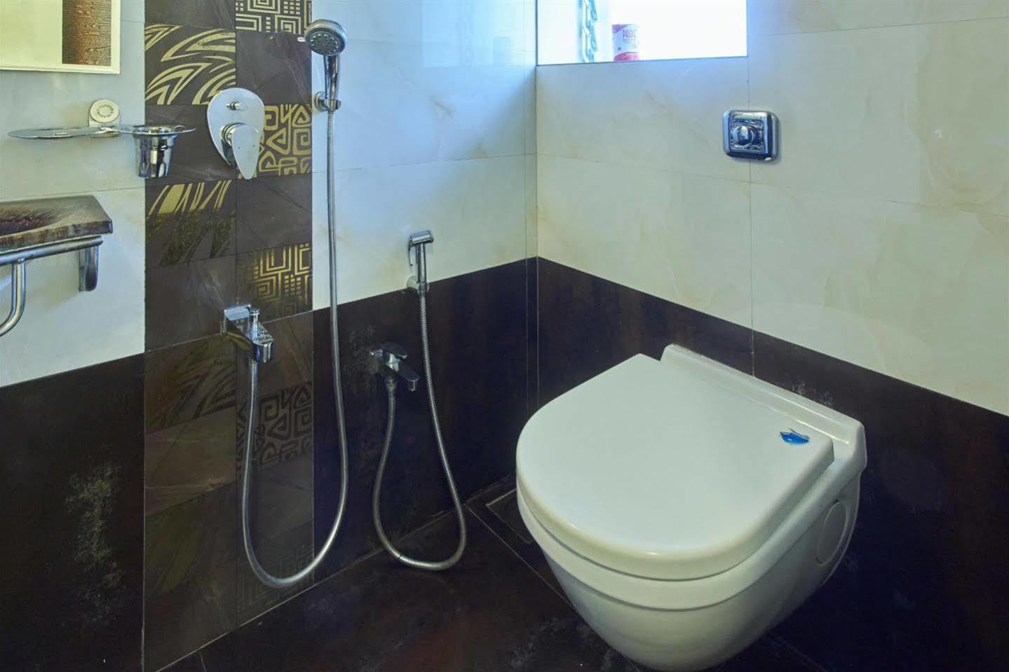 מומביי Oyo 28893 Hotel Gulf מראה חיצוני תמונה